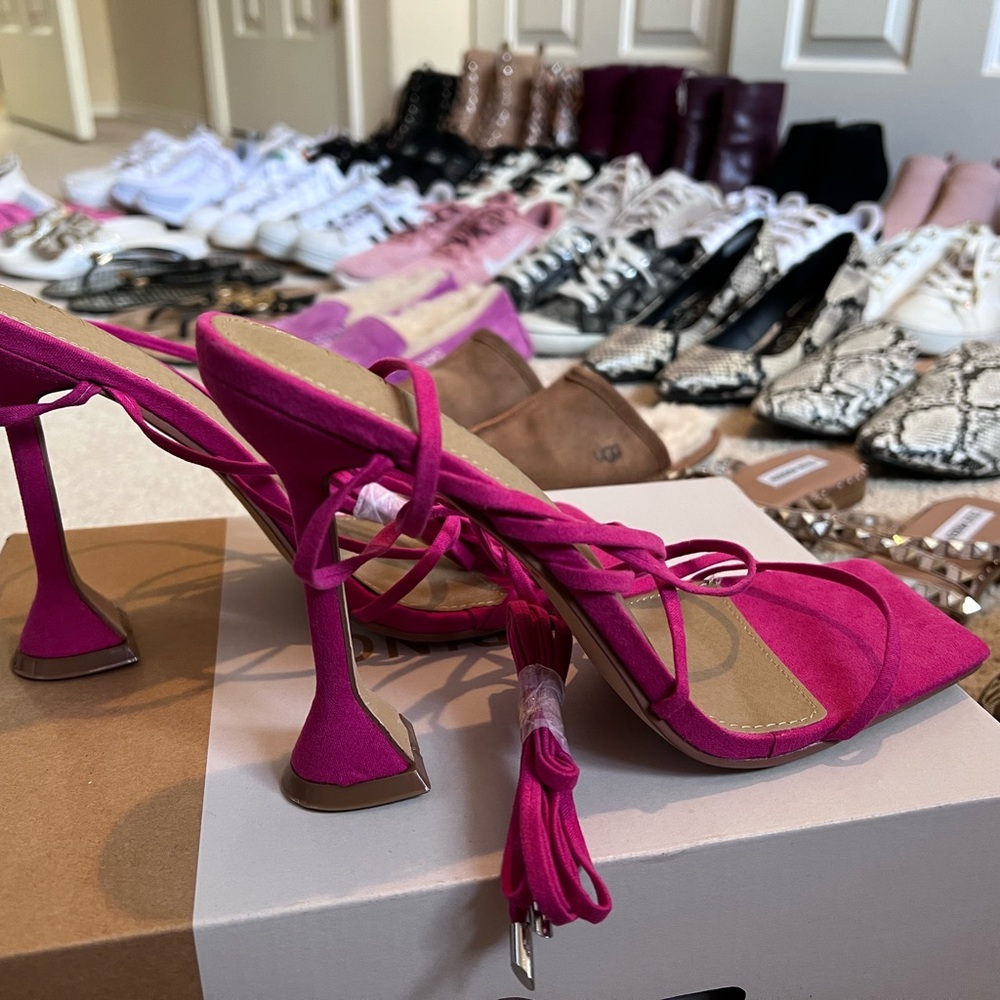 Brandnew Fashion Nova shoes in pink size 8.5